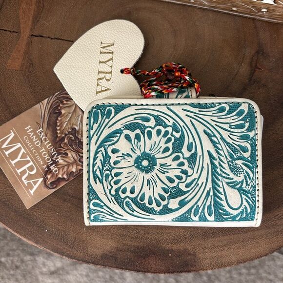 Myra Prairie Meadow Wallet - Picture 4 of 7